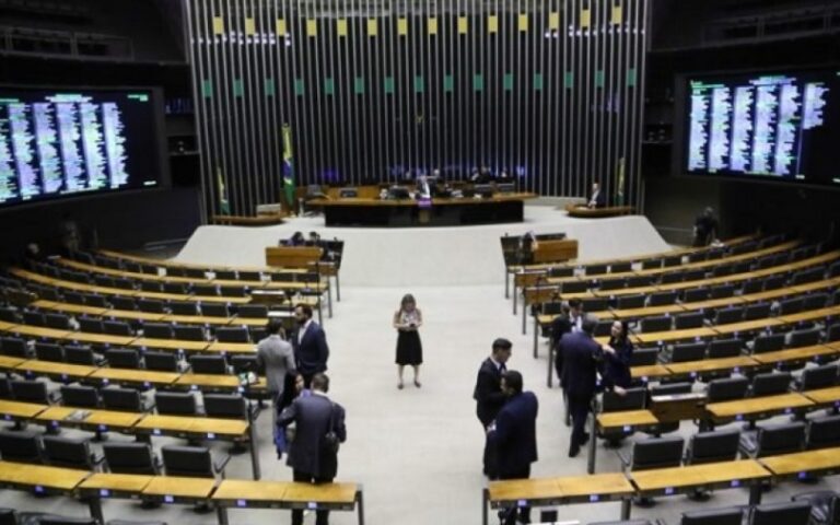 Câmara aprova projeto que altera regras para aborto legal em meninas vítimas de violência